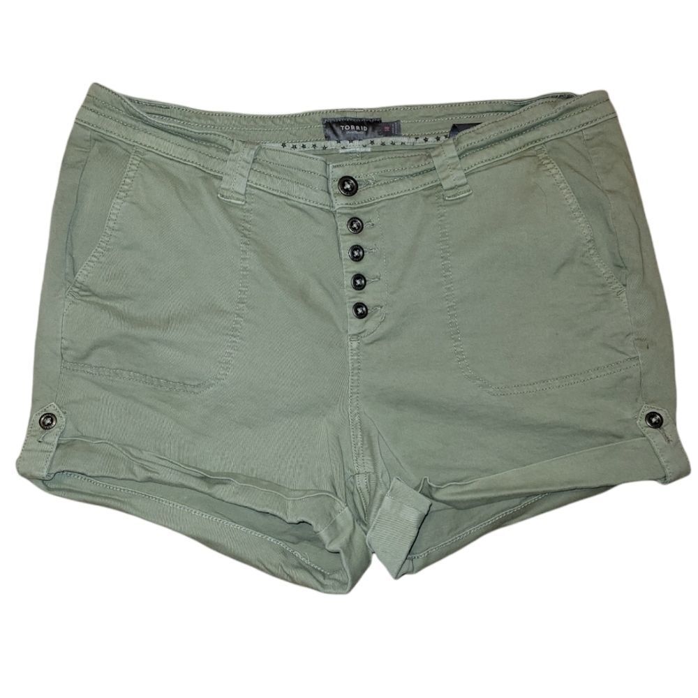 𝅺Torrid Button Fly Shorts